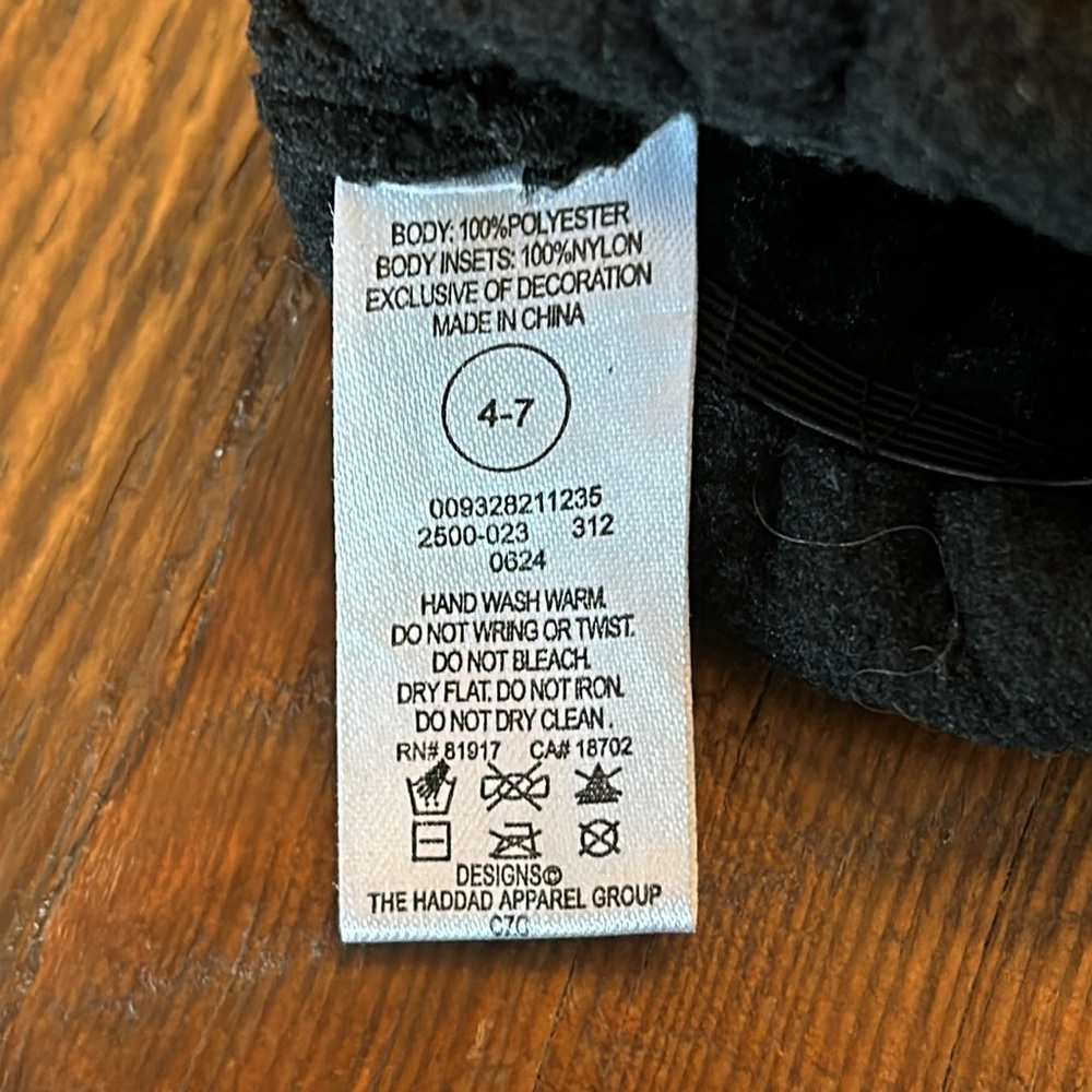 Nike kids black fleece gloves. Size 4-7 EUC - Picture 5 of 5